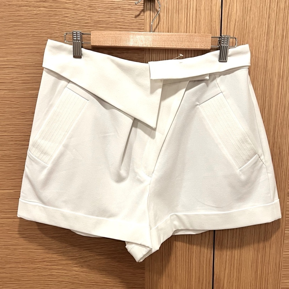 Alice + Olivia Chad Asymmetrical Cuffed Shorts White 10 NWT - Picture 3 of 16